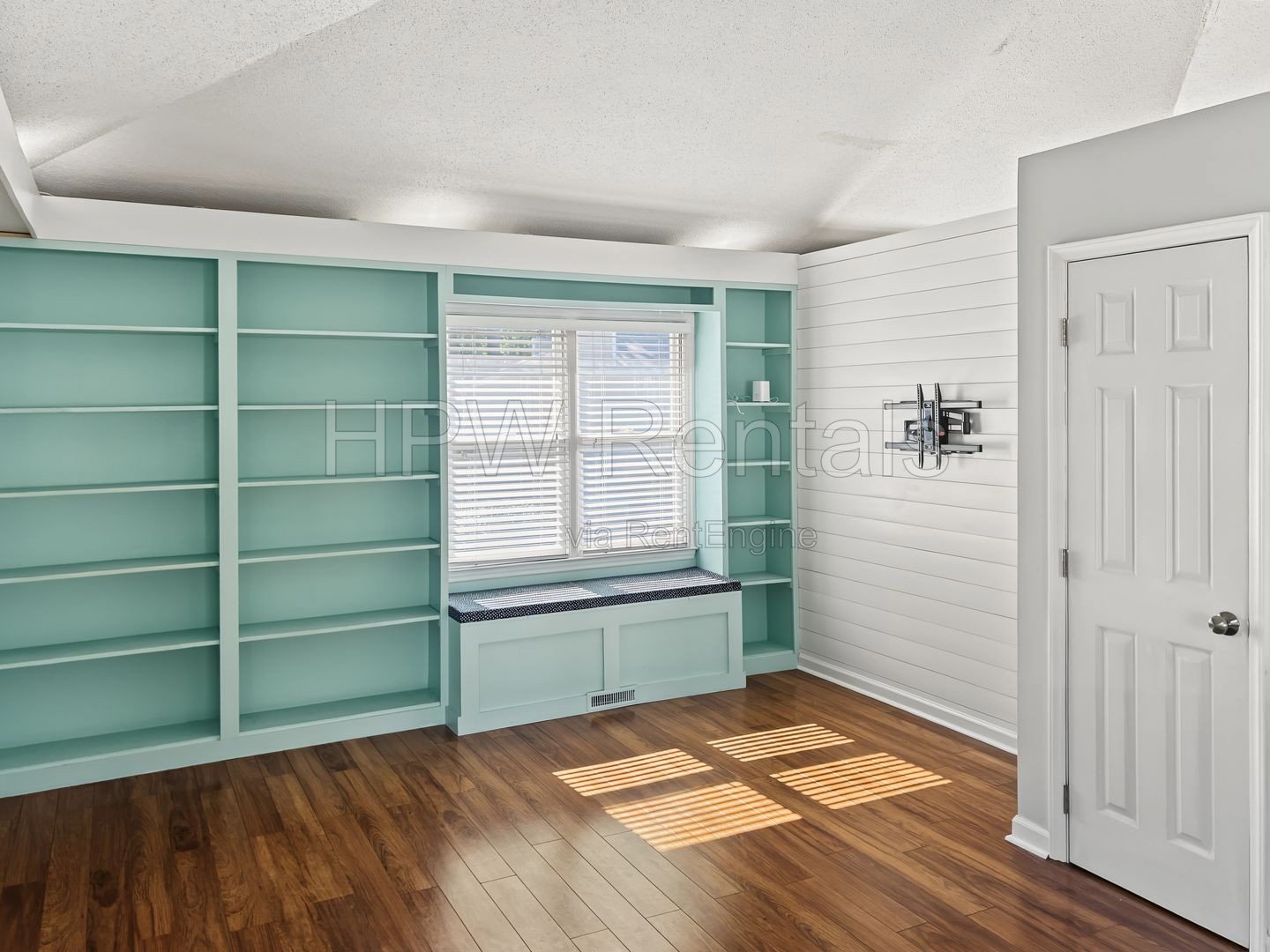 3306 Mill Run | 1 Bedroom with Deck and Assigned Parking property image