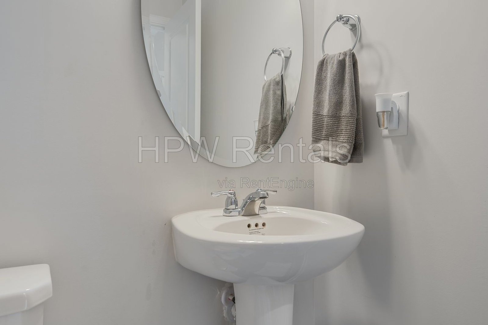 Resort-Style Living at 5401 North – Pool, Fitness Center & Greenway Access! property image