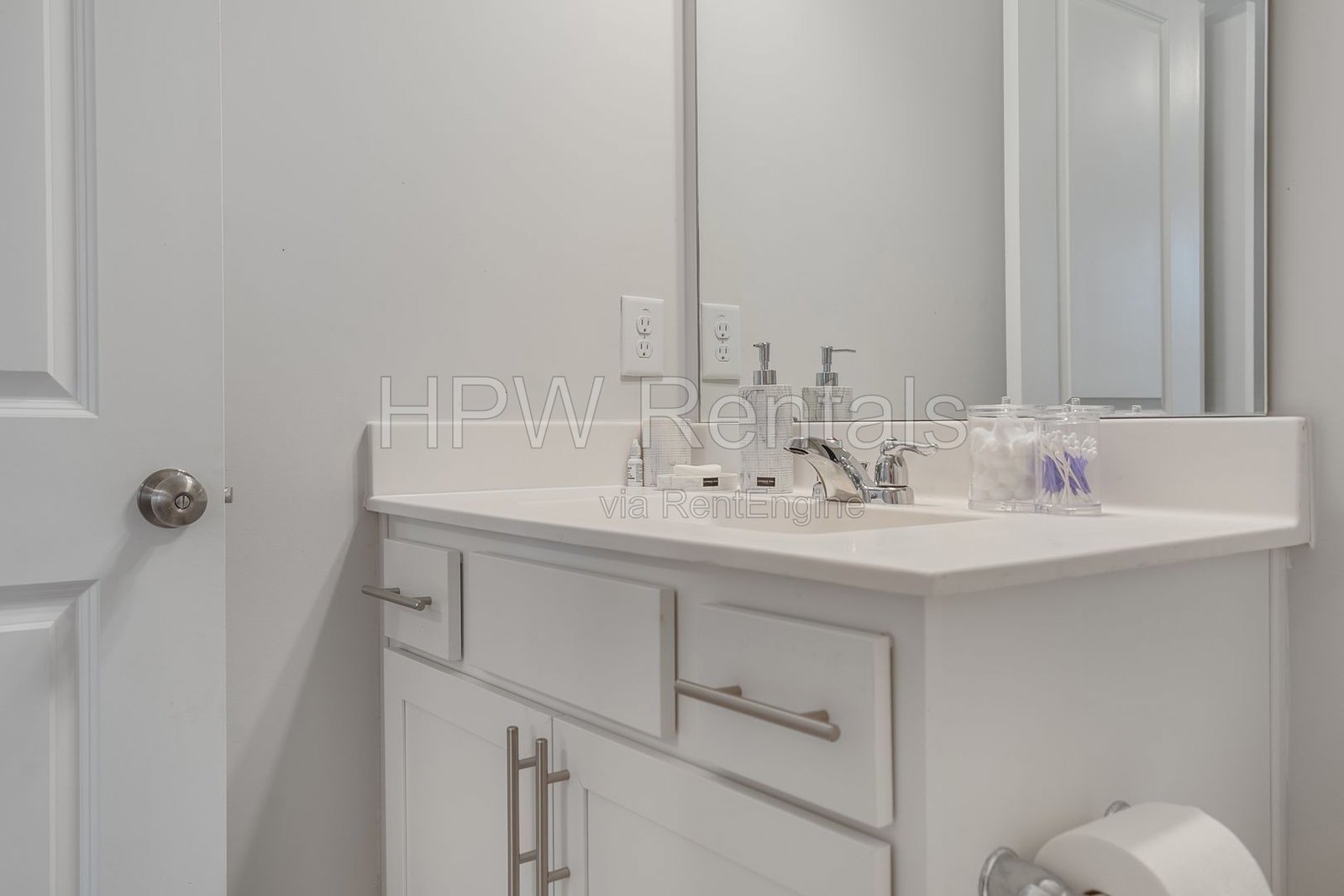Resort-Style Living at 5401 North – Pool, Fitness Center & Greenway Access! property image