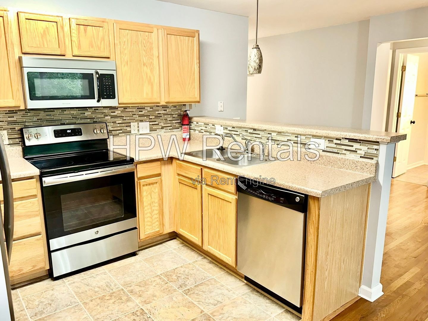 25% OFF 1 MONTH: 2nd floor 3-bedroom condo! property image