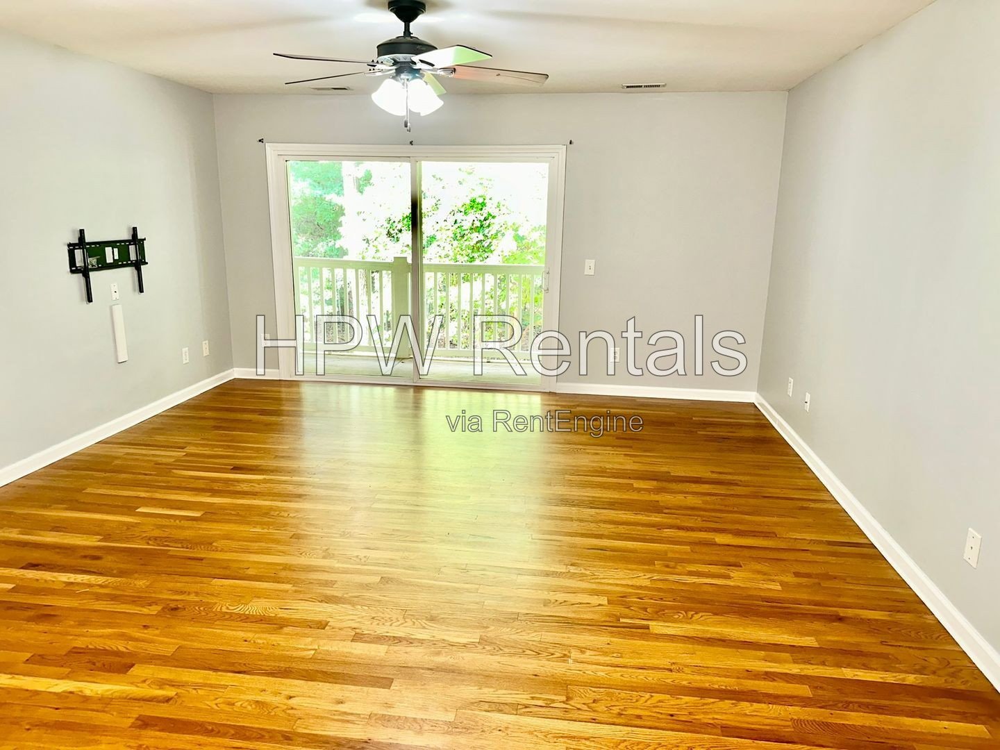 25% OFF 1 MONTH: 2nd floor 3-bedroom condo! property image