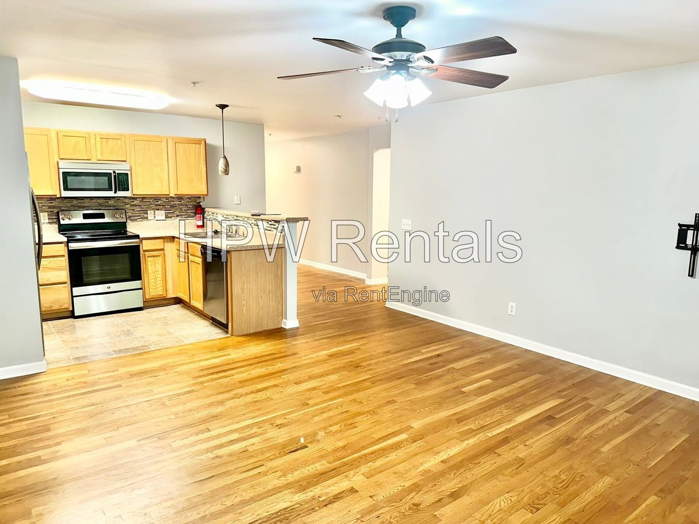 25% OFF 1 MONTH: 2nd floor 3-bedroom condo! property image