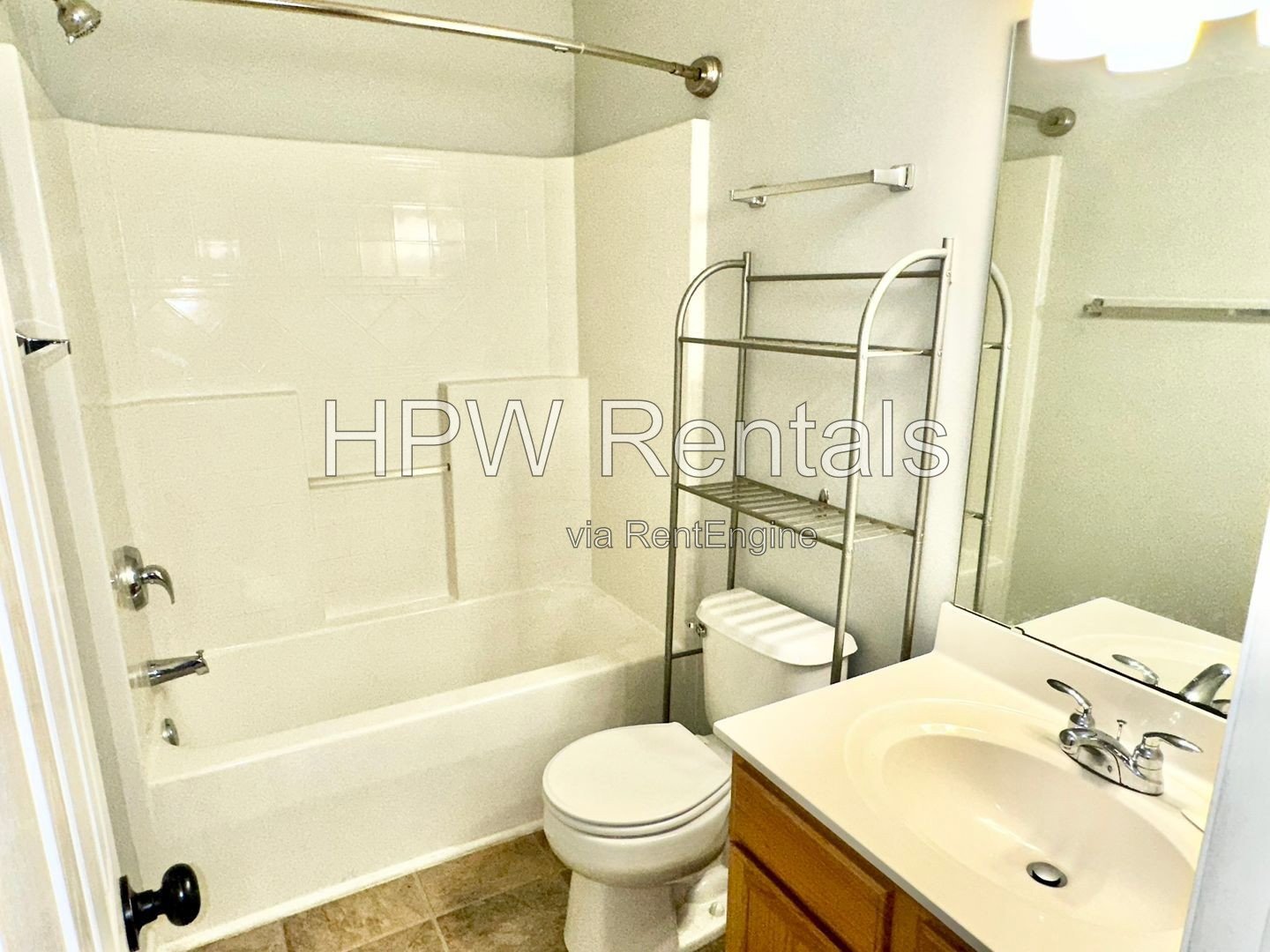 25% OFF 1 MONTH: 2nd floor 3-bedroom condo! property image